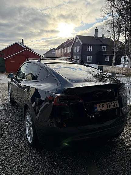 Tesla Model Y 2023 photo 5