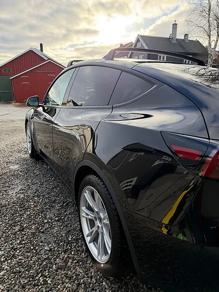 Tesla Model Y 2023 photo 3
