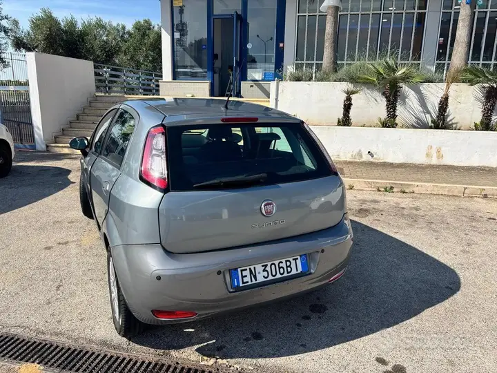 Fiat Punto 2012 photo 2