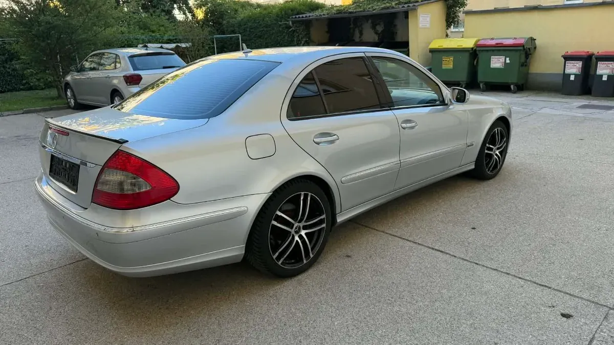 Mercedes-Benz E-Class 2007 photo 2