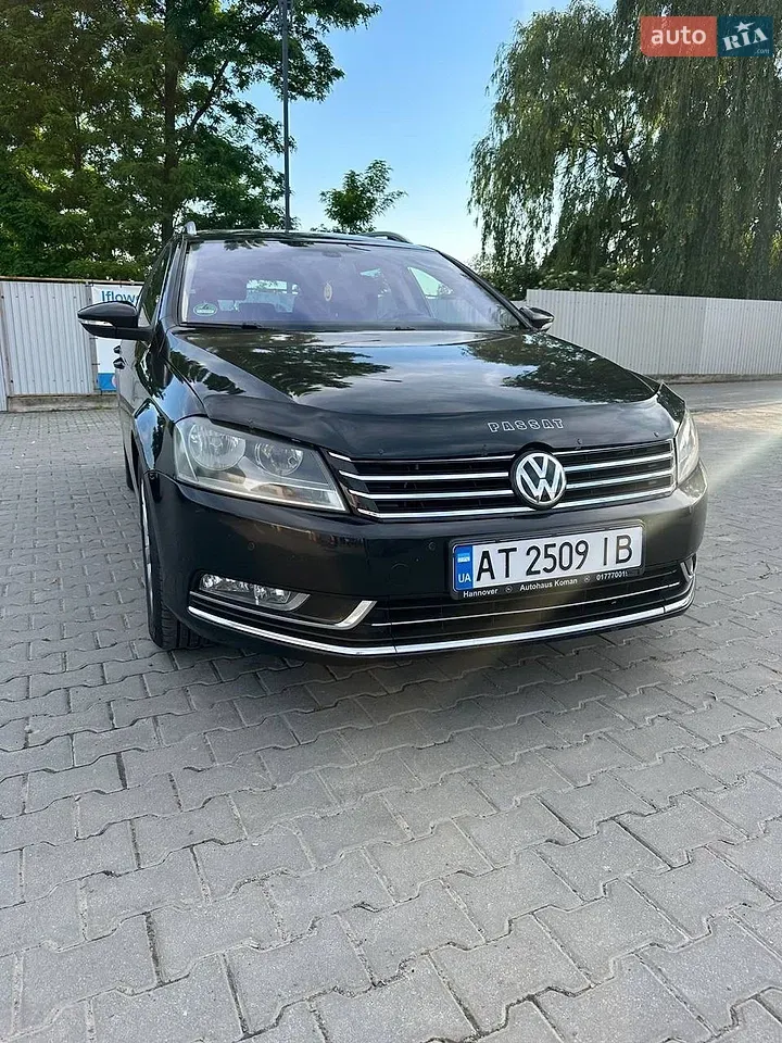 Volkswagen Passat 2011 photo 2
