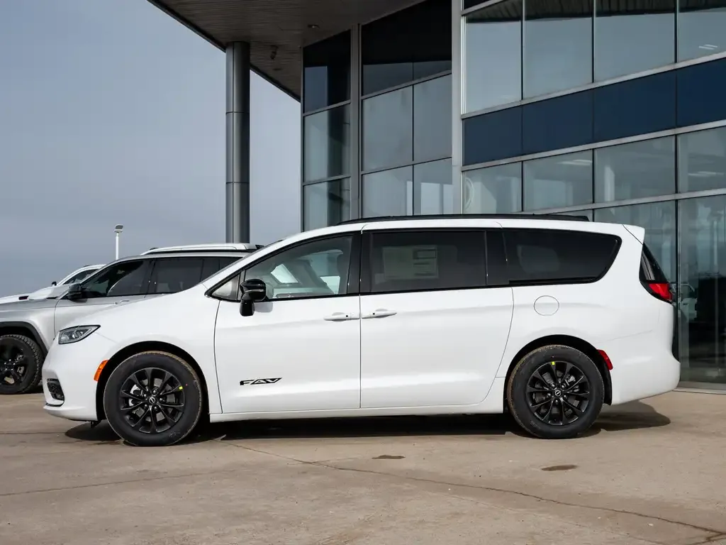 Chrysler Pacifica 2026 photo 5