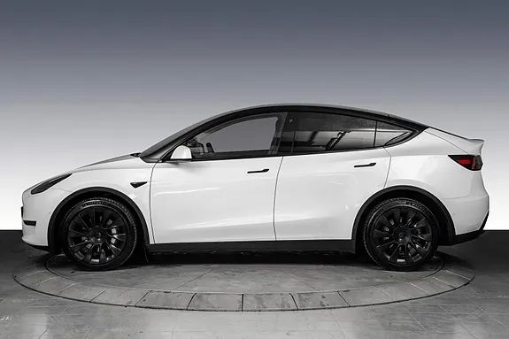 Tesla Model Y 2022 photo 2