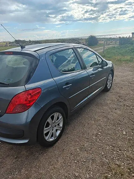 Peugeot 207 2007 photo 3