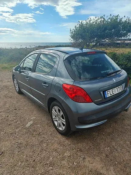 Peugeot 207 2007 photo 2