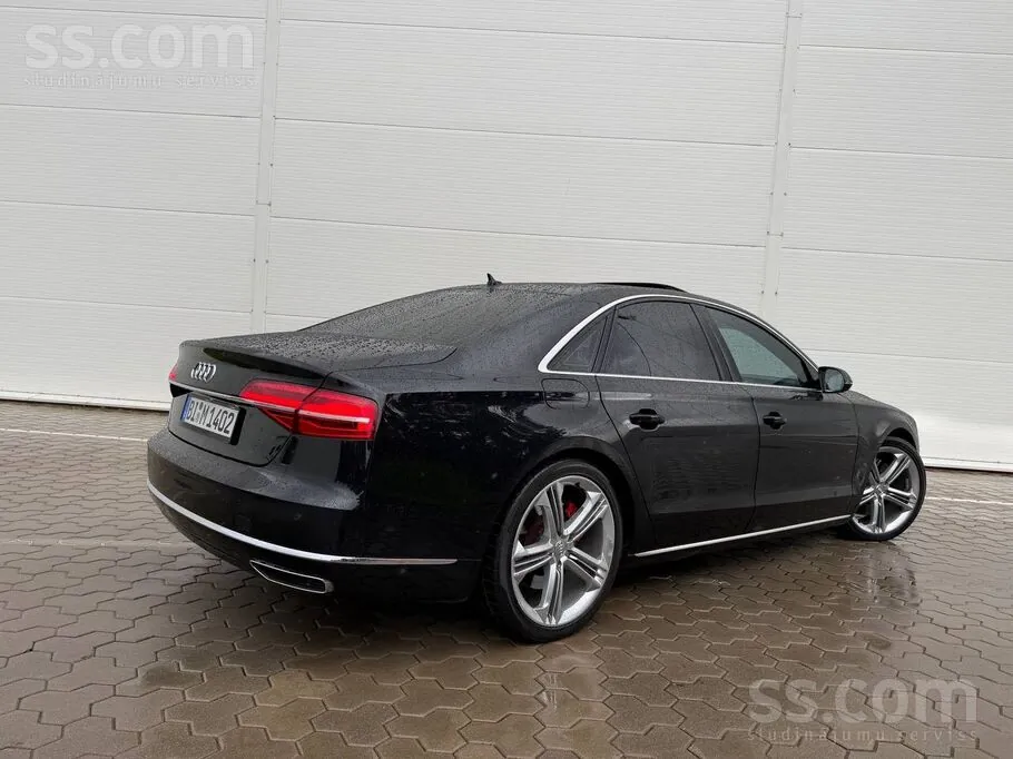 Audi A8 2016 photo 2
