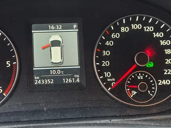 Volkswagen Touran 2012 photo 5