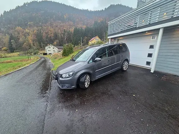 Volkswagen Touran 2012 photo 3