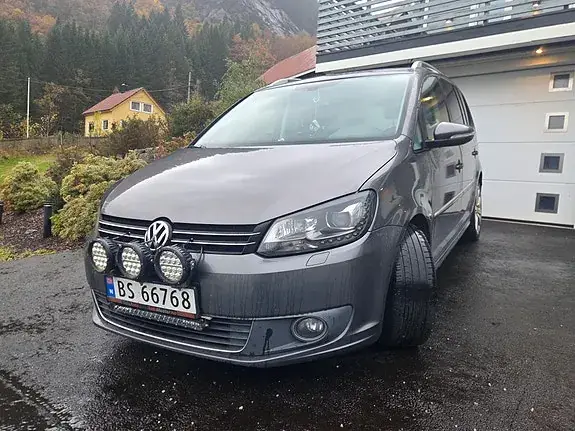 Volkswagen Touran 2012 photo 2