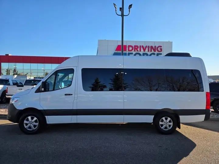 Mercedes-Benz Sprinter 2024 photo 2