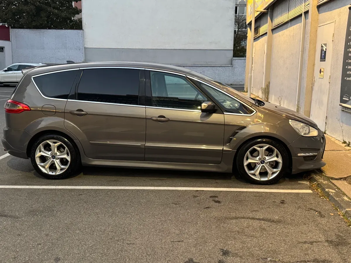 Ford S-Max 2011 photo 2