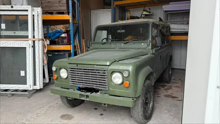 Land Rover Defender 110