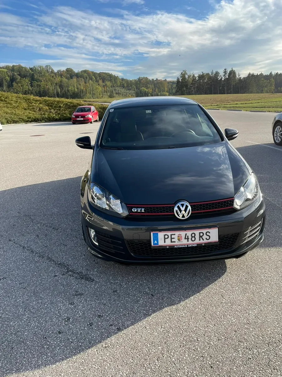 Volkswagen Golf 2012 photo 2