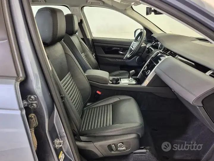 Land Rover Discovery Sport 2022 photo 3
