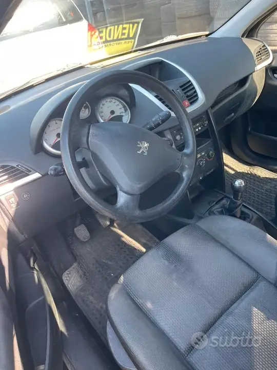 Peugeot 207 2009 photo 3