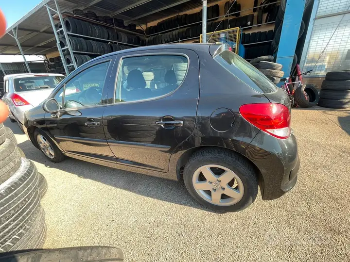 Peugeot 207 2009 photo 2