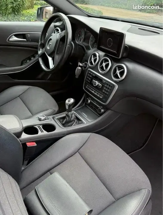 Mercedes-Benz A-Class 2015 photo 3