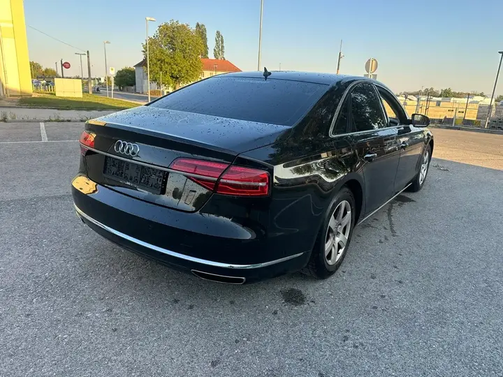 Audi A8 2015 photo 3