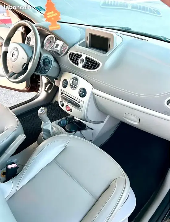 Renault Clio 2011 photo 3
