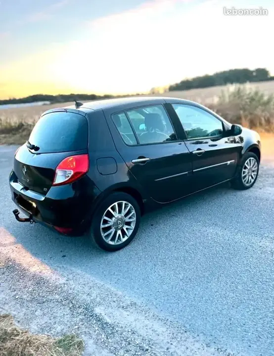 Renault Clio 2011 photo 2