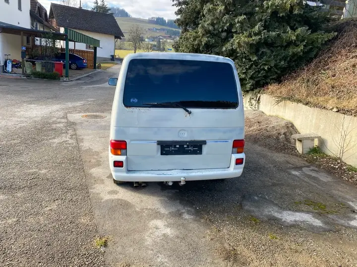 Volkswagen T4 1996 photo 3