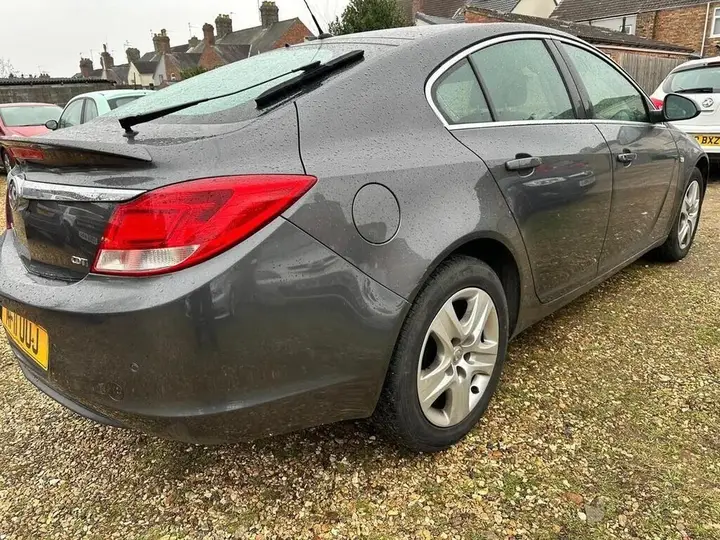 Vauxhall Insignia 2011 photo 4