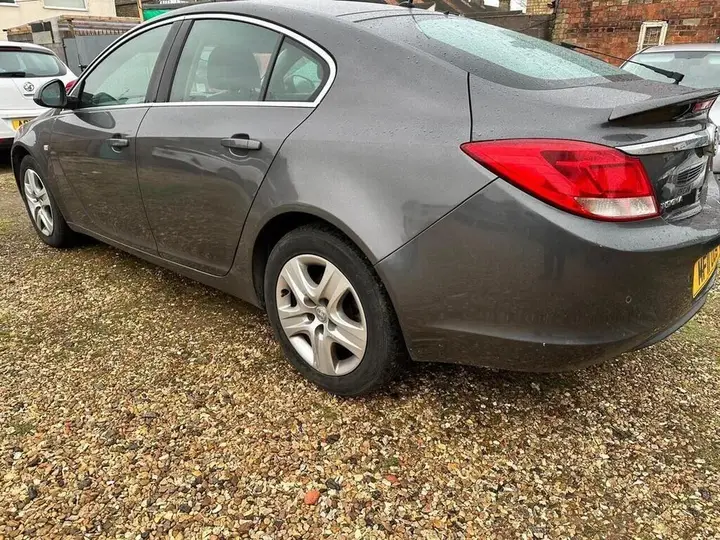 Vauxhall Insignia 2011 photo 5