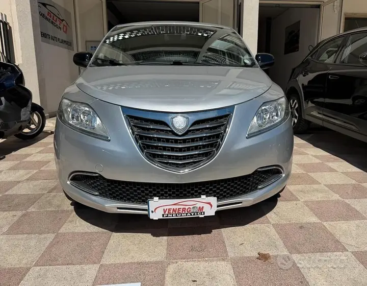 Lancia Ypsilon 2013 photo 2