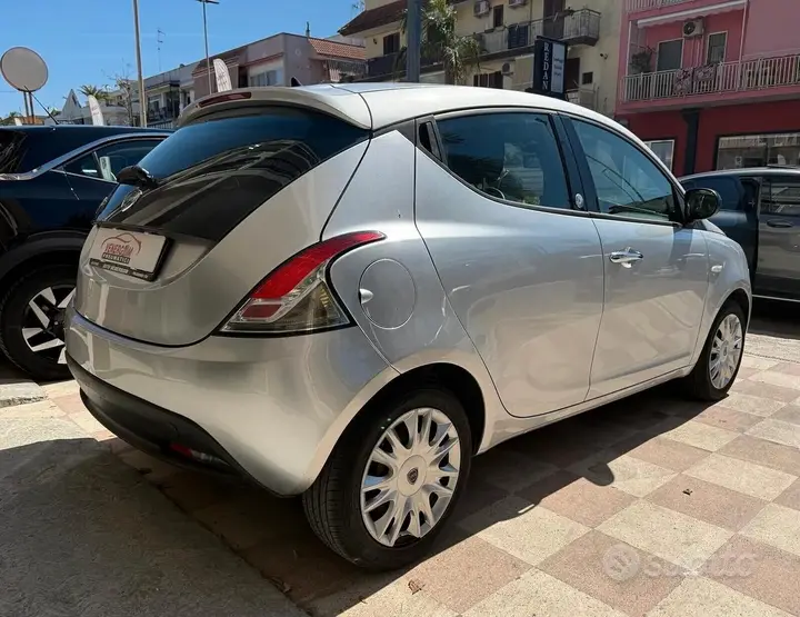 Lancia Ypsilon 2013 photo 4