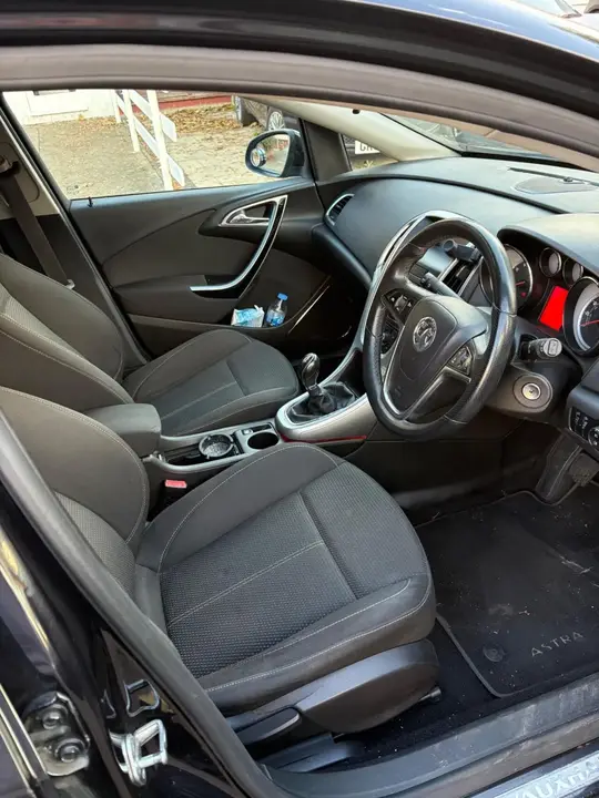 Vauxhall Astra 2010 photo 5