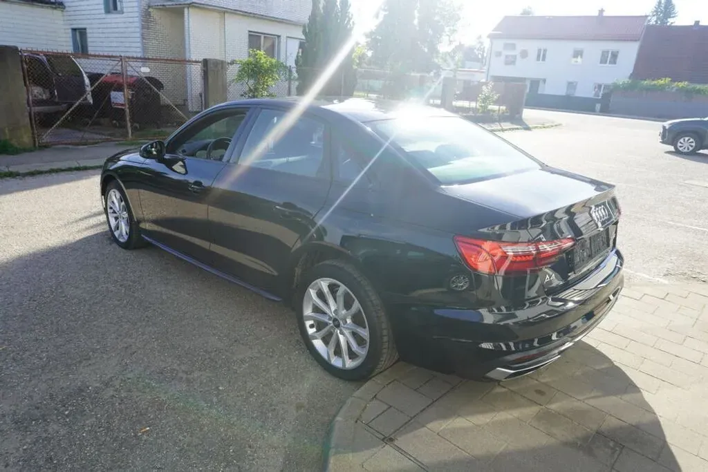 Audi A4 2022 photo 3