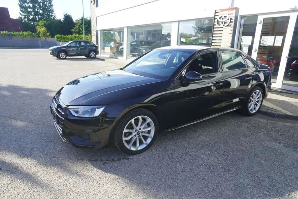 Audi A4 2022 photo 2