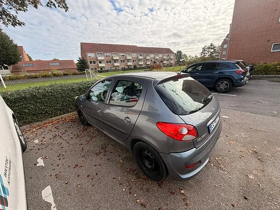 Peugeot 206 2010 photo 5