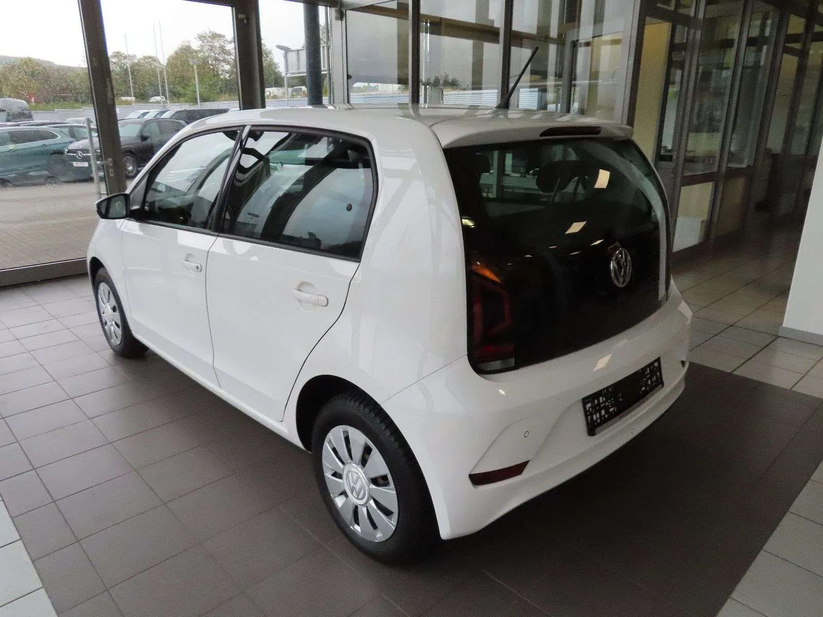 Volkswagen Up 2018 photo 3