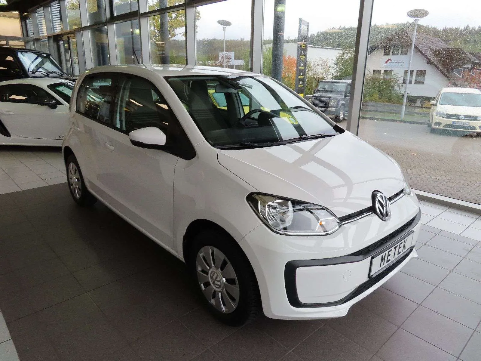 Volkswagen Up 2018 photo 2