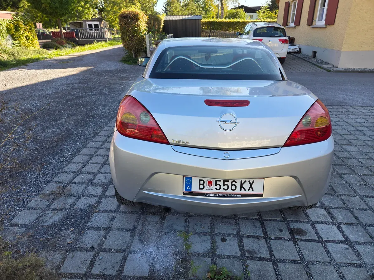 Opel Tigra Twintop 2005 photo 2