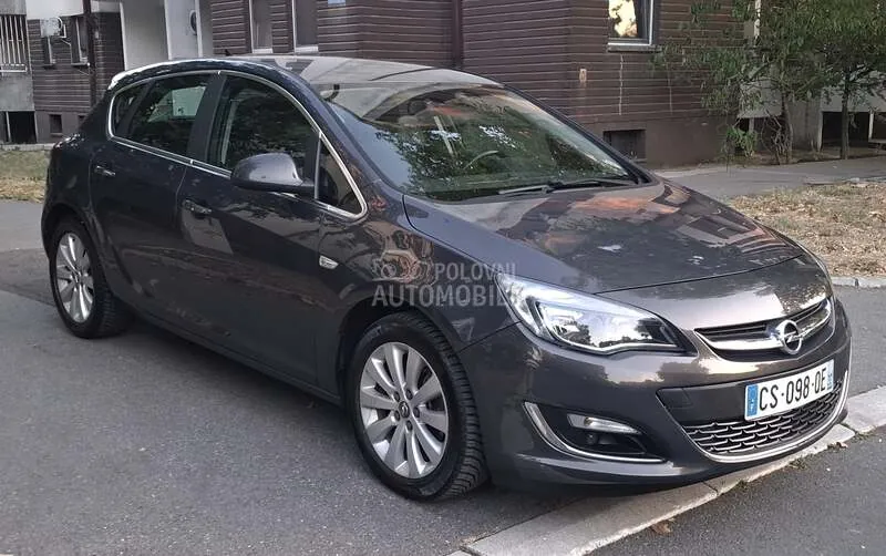 Opel Astra J 2013 photo 3