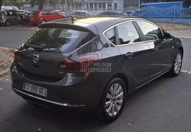 Opel Astra J 2013 photo 5