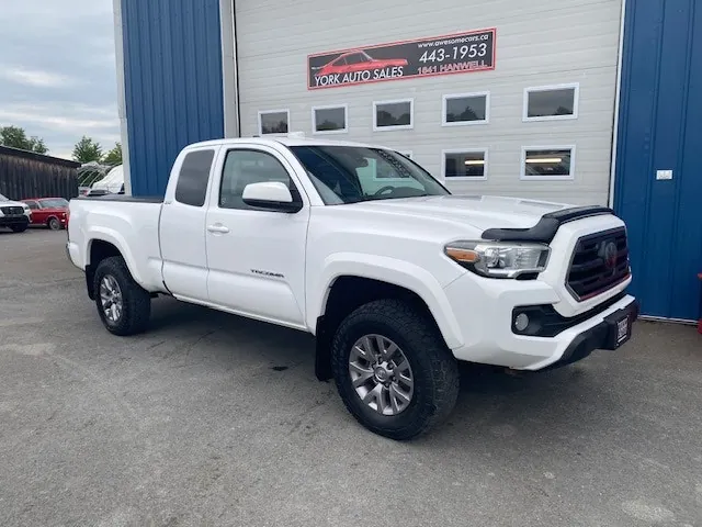 Toyota Tacoma 2018 photo 2