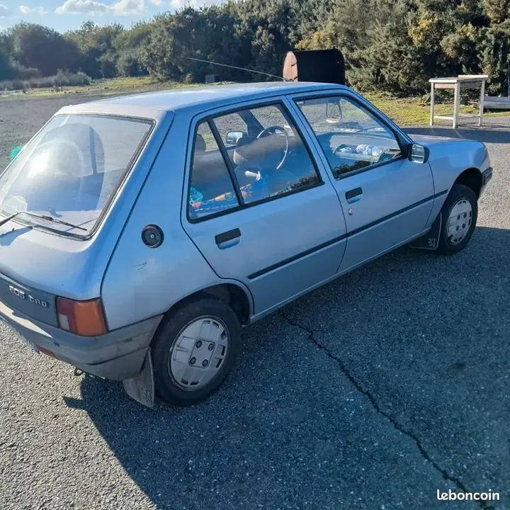 Peugeot 205 1987 photo 2