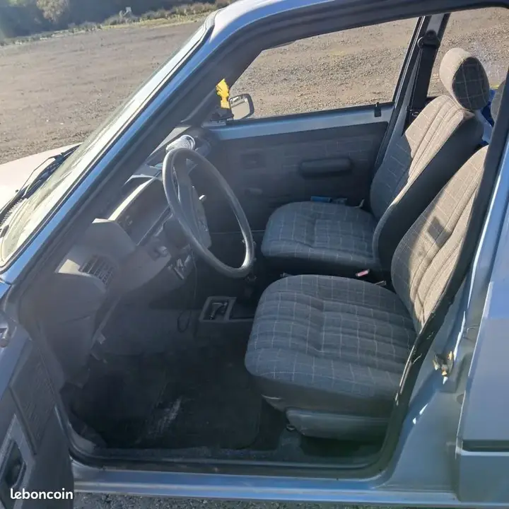 Peugeot 205 1987 photo 3