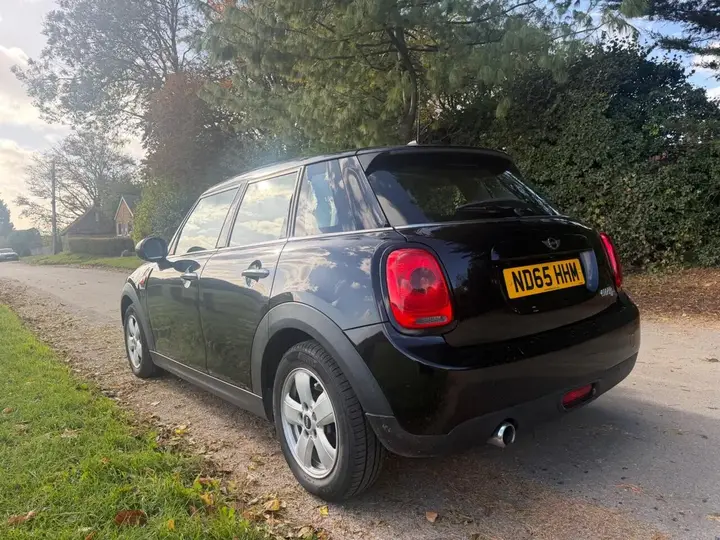 Mini Cooper D 2015 photo 5