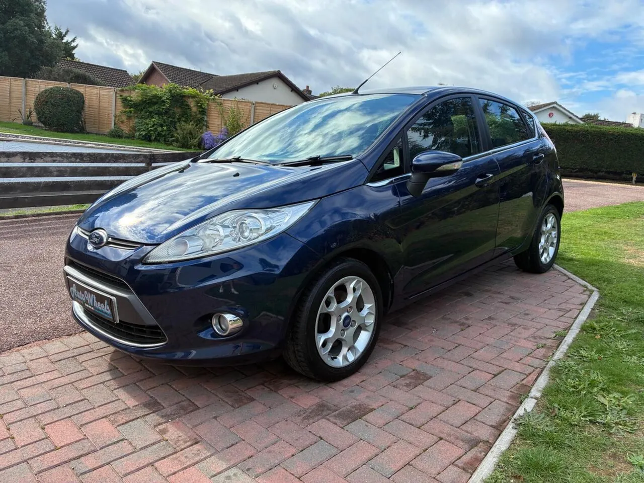 Ford Fiesta 2012 photo 2