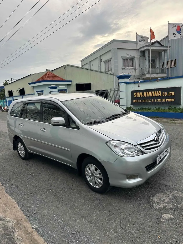 Toyota Innova 2009 photo 4