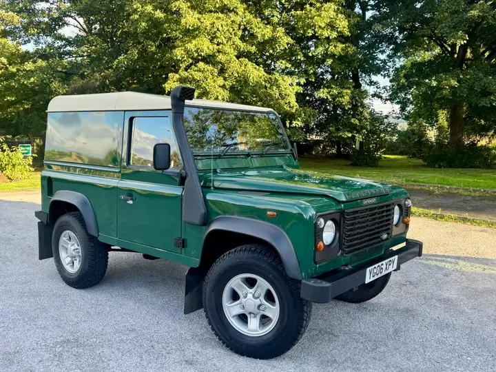 Land Rover Defender 90