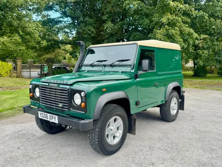 Land Rover Defender 90 2006 photo 2