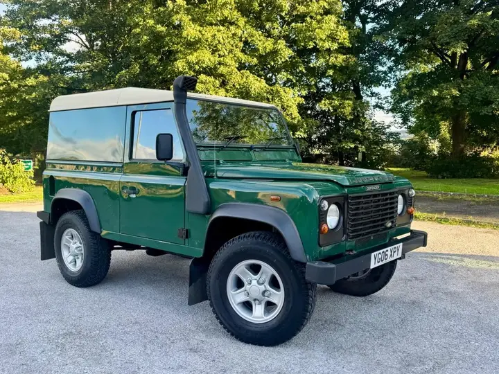 Land Rover Defender 90 2006 photo 3