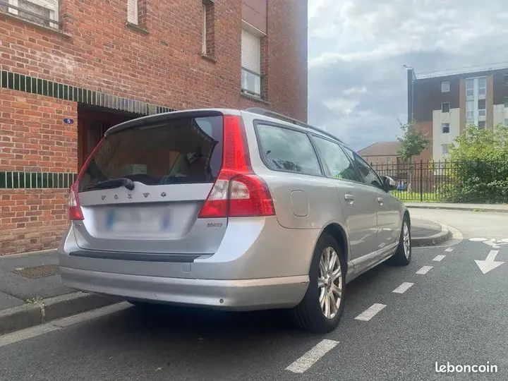 Volvo V70 2010 photo 2