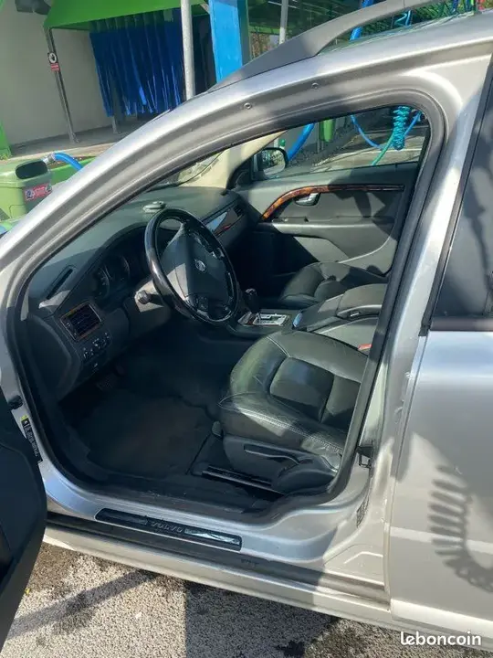 Volvo V70 2010 photo 3