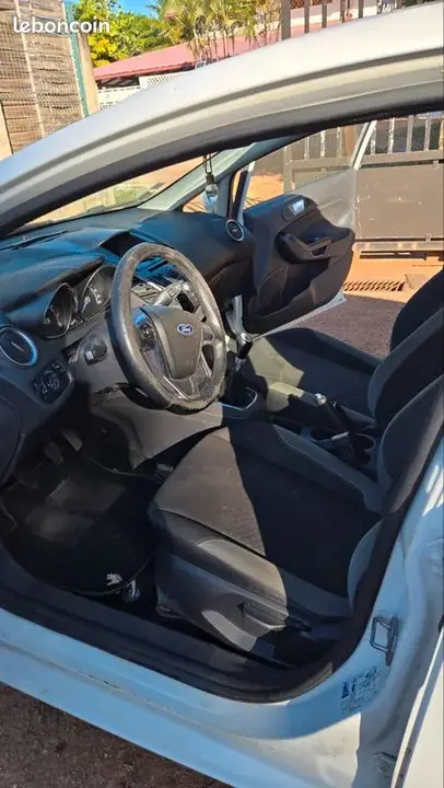 Ford Fiesta 2015 photo 3
